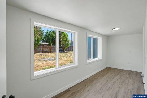 564 SW Cedar Street Mill City OR 97360