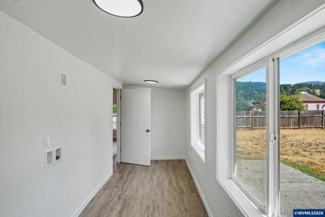 564 SW Cedar Street Mill City OR 97360