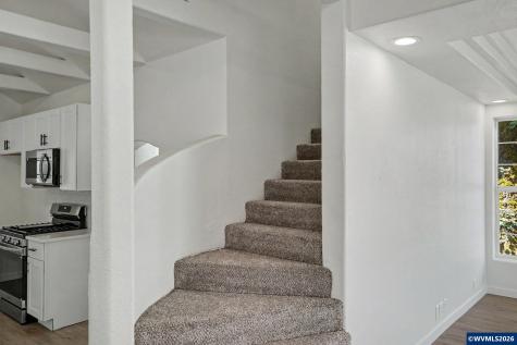 564 SW Cedar Street Mill City OR 97360