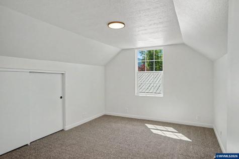564 SW Cedar Street Mill City OR 97360