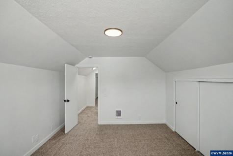 564 SW Cedar Street Mill City OR 97360