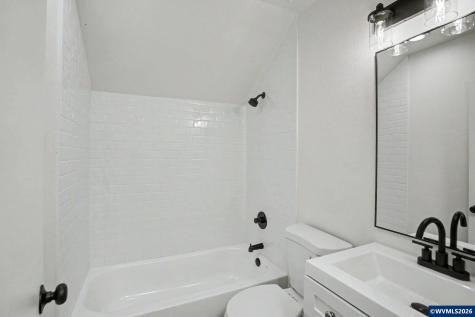 564 SW Cedar Street Mill City OR 97360
