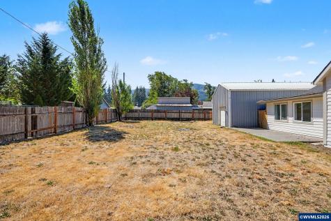 564 SW Cedar Street Mill City OR 97360