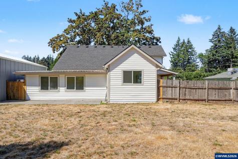 564 SW Cedar Street Mill City OR 97360