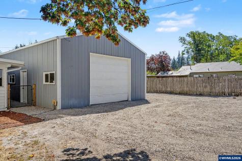564 SW Cedar Street Mill City OR 97360