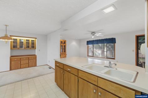 1350 Dogwood Drive Woodburn OR 97071