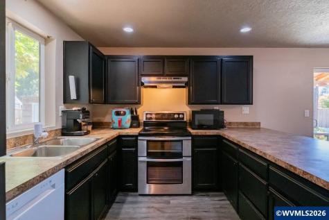 1055 Grove Street Lebanon OR 97355
