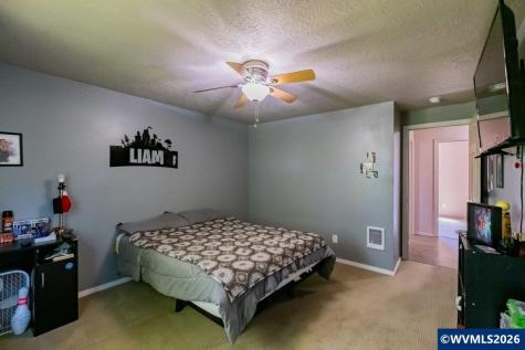 1055 Grove Street Lebanon OR 97355