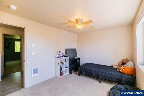 1055 Grove Street Lebanon OR 97355