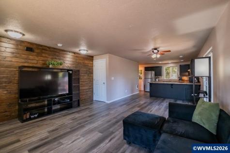 1055 Grove Street Lebanon OR 97355