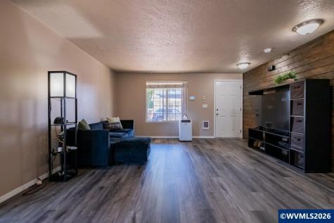 1055 Grove Street Lebanon OR 97355