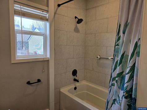 302 Jersey Street Silverton OR 97381-1735