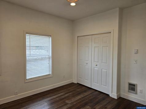 302 Jersey Street Silverton OR 97381-1735