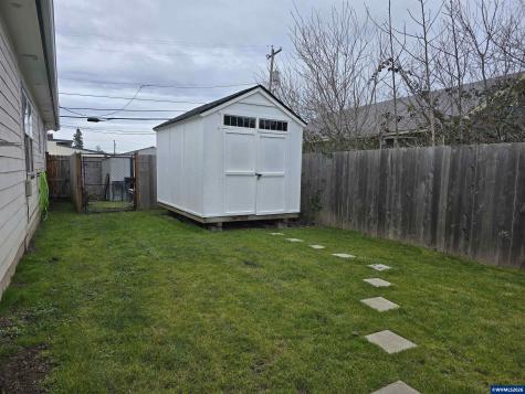 302 Jersey Street Silverton OR 97381-1735