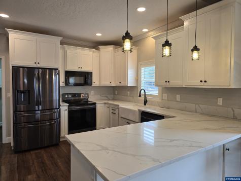 302 Jersey Street Silverton OR 97381-1735