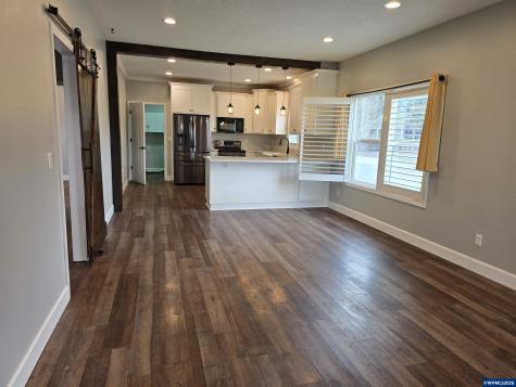 302 Jersey Street Silverton OR 97381-1735