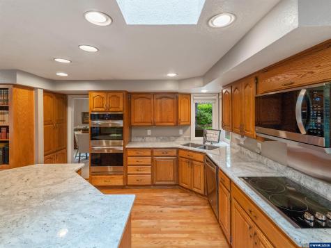 4886 Sage Hen Circle Lake Oswego OR 97035