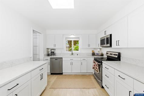 5138 8th Avenue NE Keizer OR 97303
