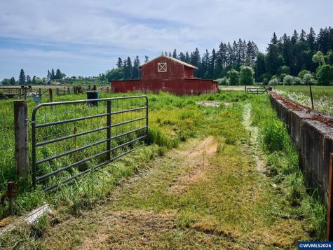 5724 Anderson Road S Aurora OR 97002