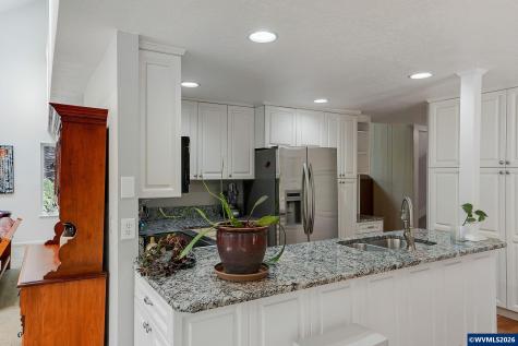 1946 Roberta Avenue S Salem OR 97302