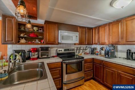 110 8th Avenue Sweet Home OR 97386
