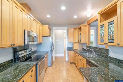 811 Northpoint Lp Brownsville OR 97327