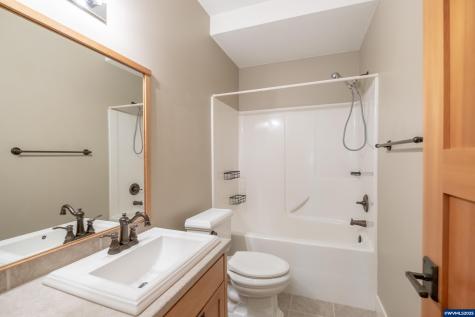 811 Northpoint Lp Brownsville OR 97327
