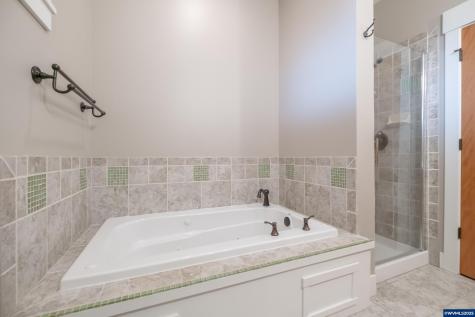 811 Northpoint Lp Brownsville OR 97327