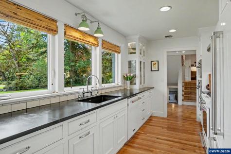 1017 Jones Avenue NW Albany OR 97321