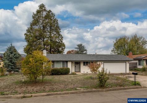 10 Carmel Court Roseburg OR 97471
