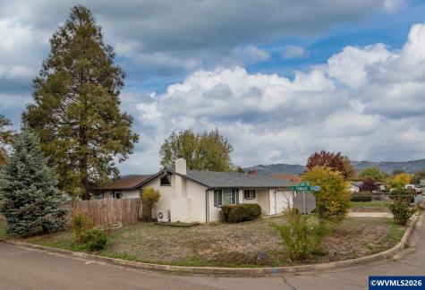 10 Carmel Court Roseburg OR 97471