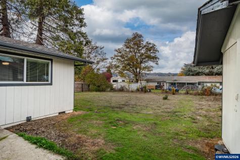 10 Carmel Court Roseburg OR 97471