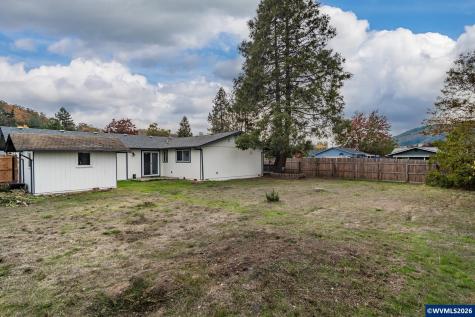 10 Carmel Court Roseburg OR 97471
