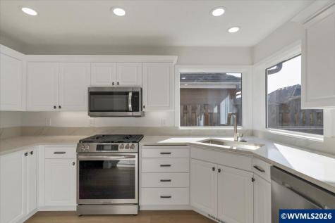 6095 Kite Court N Keizer OR 97303