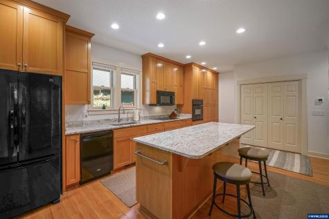 1564 Berkeley Lane E Monmouth OR 97361