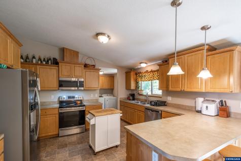 39042 Mount Hope Drive Lebanon OR 97355