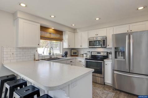 4602 Settlers Drive NE Salem OR 97305