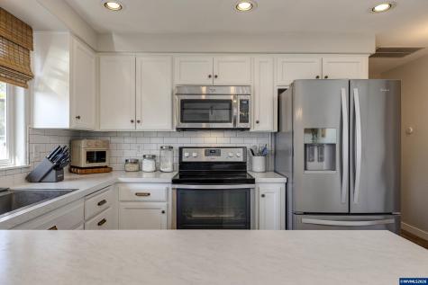 4602 Settlers Drive NE Salem OR 97305