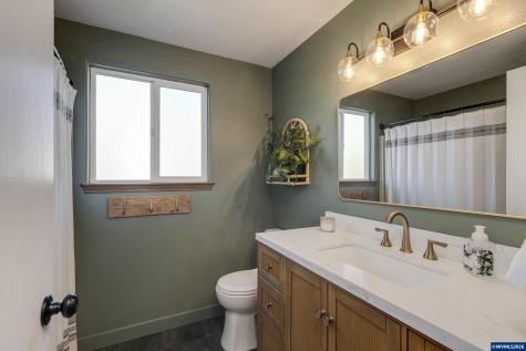 4602 Settlers Drive NE Salem OR 97305