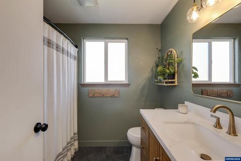 4602 Settlers Drive NE Salem OR 97305