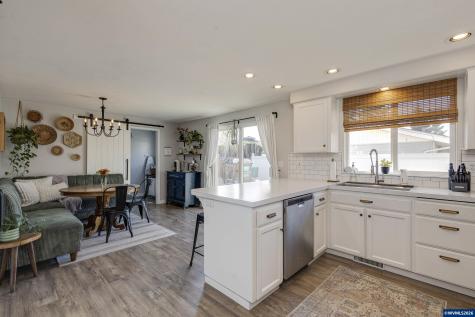 4602 Settlers Drive NE Salem OR 97305