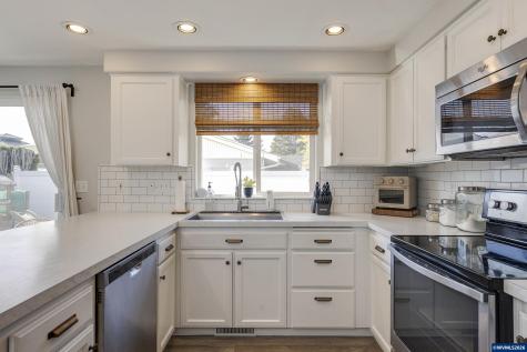 4602 Settlers Drive NE Salem OR 97305