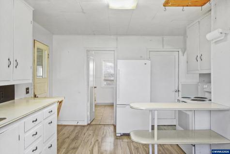 993 42nd Avenue Sweet Home OR 97386