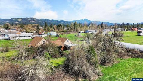 993 42nd Avenue Sweet Home OR 97386