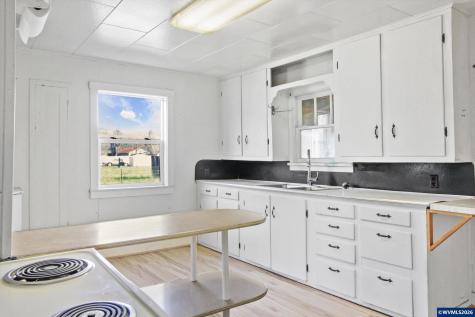 993 42nd Avenue Sweet Home OR 97386