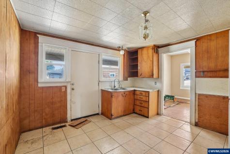 430 Log Cabin Street Independence OR 97351