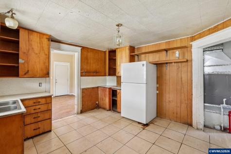 430 Log Cabin Street Independence OR 97351