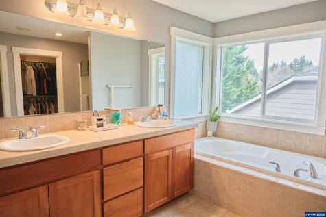 5595 Wigeon Street SE Salem OR 97306