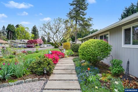 8470 SE Hood Street Clackamas OR 97015