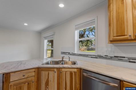 365 Mountain View Road Sweet Home OR 97386